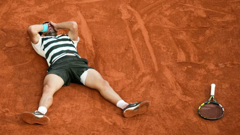 Alcaraz faz virada incrível, vence Sinner e é bicampeão em Roland Garros