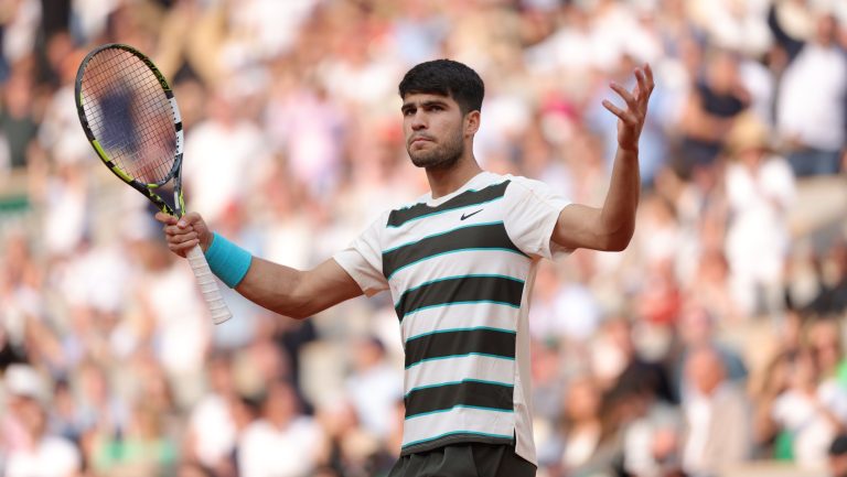 Alcaraz vira jogo e conquista o bicampeonato de Roland Garros. Alcaraz vira jogo e conquista o bicampeonato de Roland Garros.