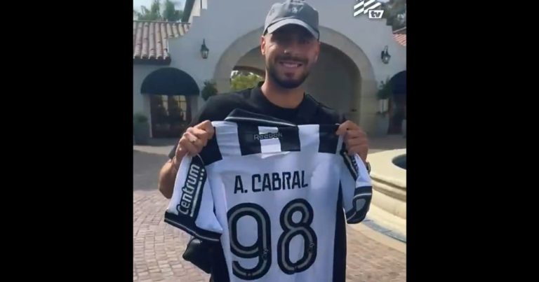 Arthur Cabral se junta ao Botafogo nos EUA; Correa faz exames no Rio