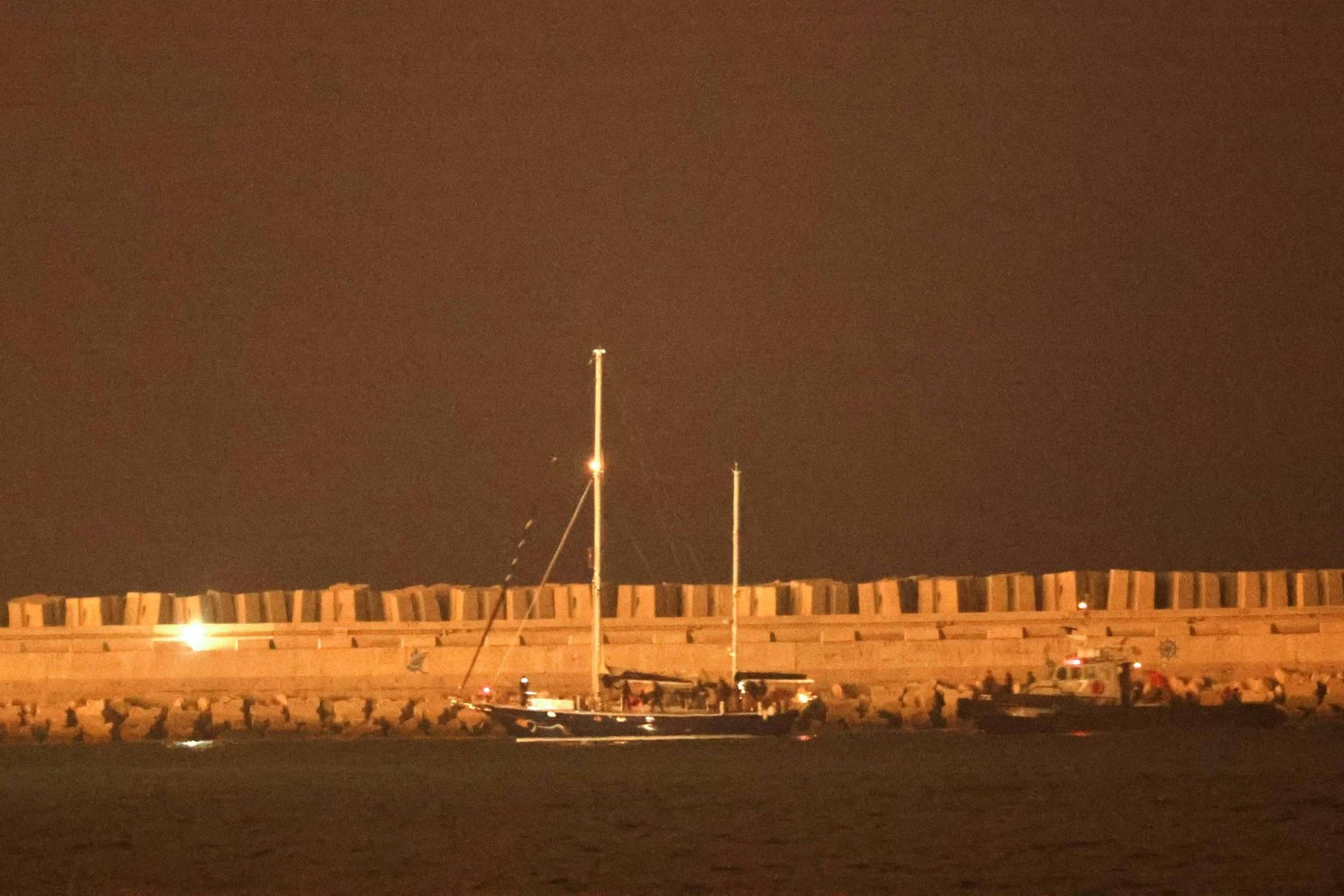 Barco que tentava romper bloqueio a Gaza chega a Israel - 09/06/2025