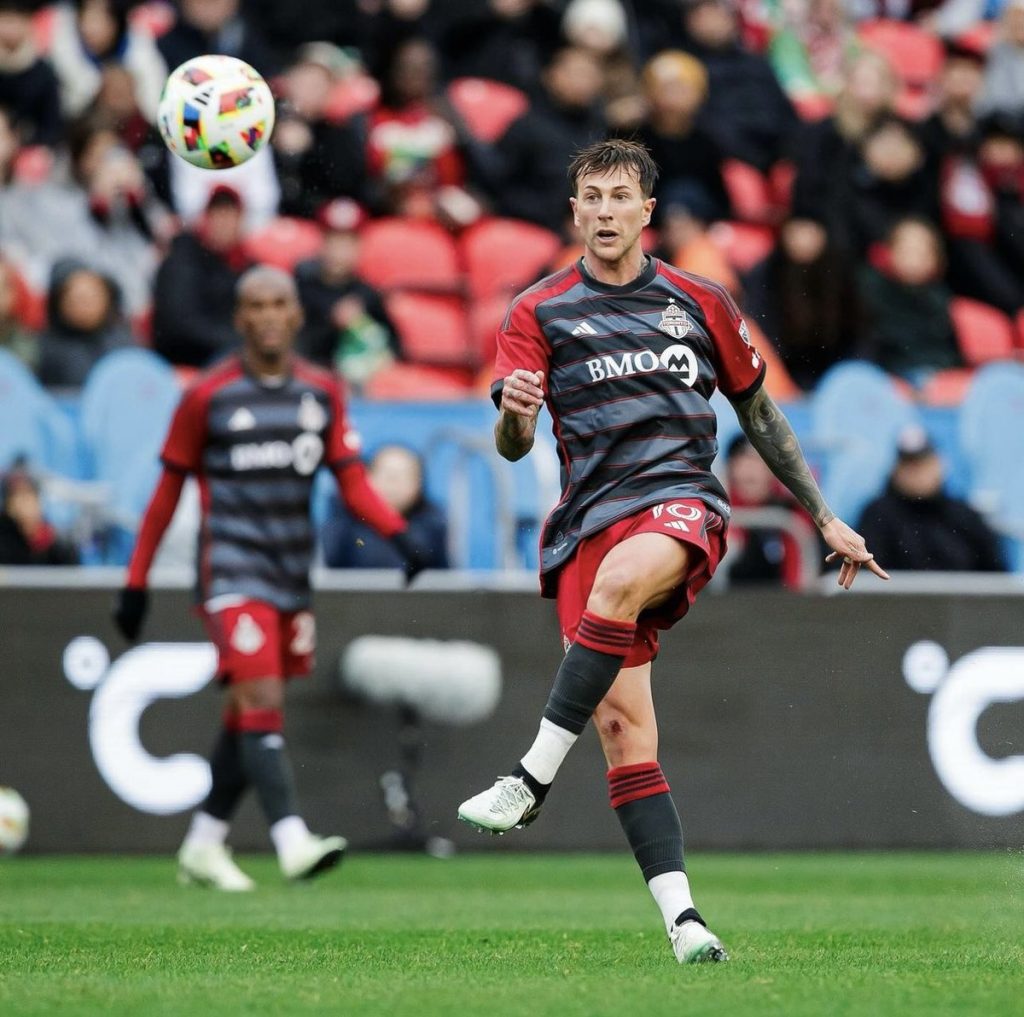 Bernardeschi oferecido e Júnior Santos em sondagem