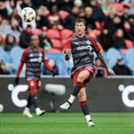 Bernardeschi oferecido e Júnior Santos em sondagem
