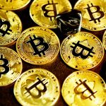 Bitcoin registra leve queda enquanto aguardam resultados de Trump e Xi