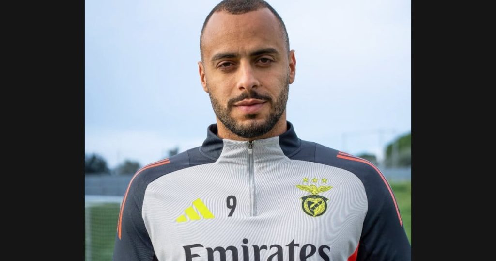 Botafogo ainda discute luvas e comissões para contratar Arthur Cabral