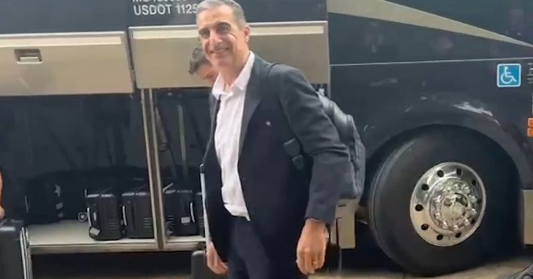 Botafogo chega a Santa Bárbara; sete atletas seguem para LA com a Fifa Botafogo chega a Santa Bárbara; sete atletas seguem para LA com a Fifa