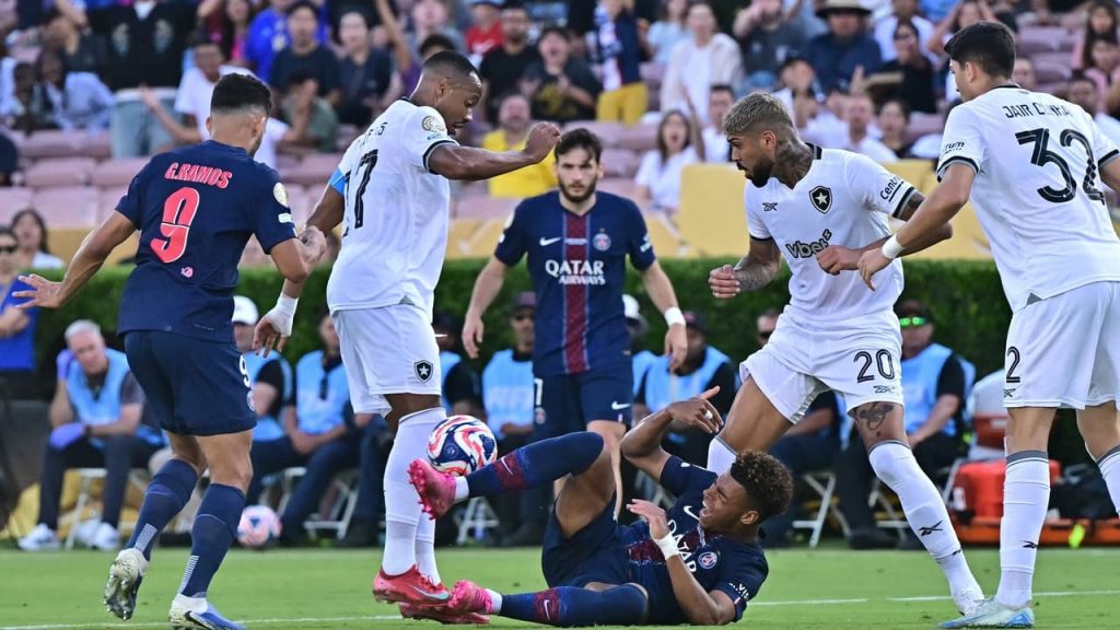 Botafogo e PSG: briga entre torcedores no Rose Bowl