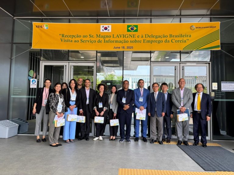 Brasil e Coreia do Sul firmam acordo para cooperação em emprego Brasil e Coreia do Sul firmam acordo para cooperação em emprego