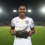 Brighton mantém interesse em Cuiabano, do Botafogo, sem acerto com Nottingham