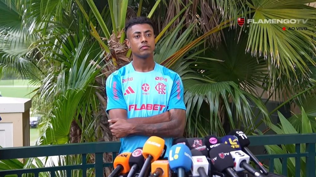Bruno Henrique responde à imprensa alemã antes do jogo do Flamengo