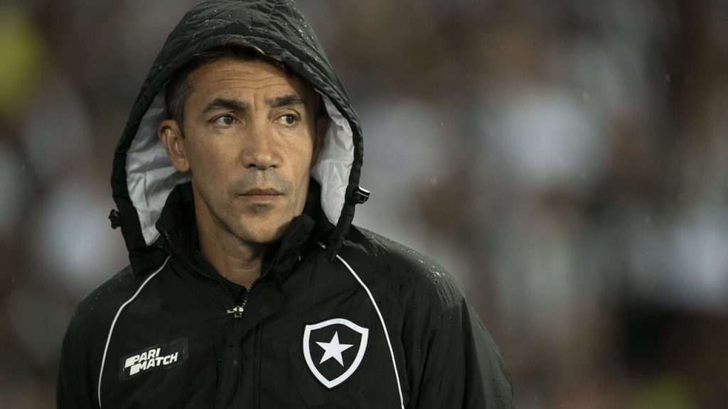 Bruno Lage comenta a transferência de Arthur Cabral para o Botafogo