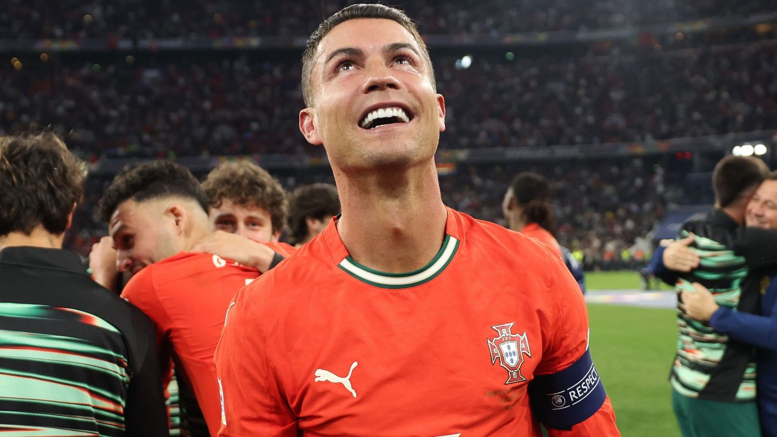 Choro de Cristiano Ronaldo após título emociona: "Sentimento especial"