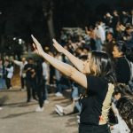 Cristãos jovens atraem milhares a cultos em universidades públicas