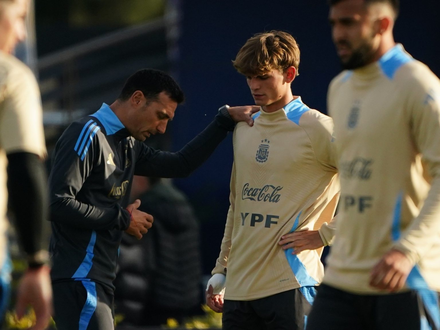 Dúvida de Thiago Almada na escalação da Seleção contra o Chile