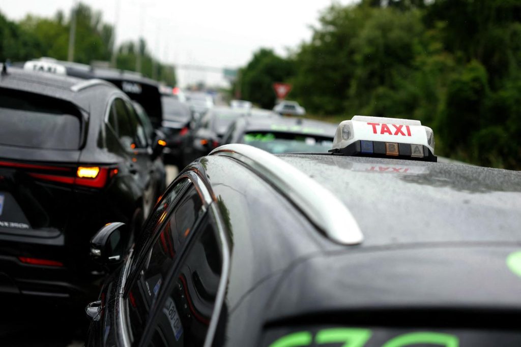 Estratégias do governo para equilibrar a concorrência entre táxis e VTC