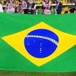 Estrelas desalinhadas na bandeira do Brasil chamam atenção no jogo contra o Equador