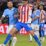 Ex-Vasco brilha e Paraguai derrota Uruguai nas Eliminatórias