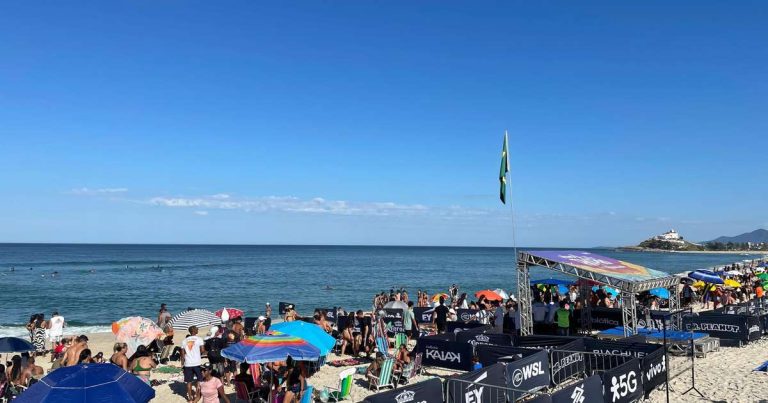 Falta de ondas adia os heats no 1º dia da WSL em Saquarema Falta de ondas adia os heats no 1º dia da WSL em Saquarema