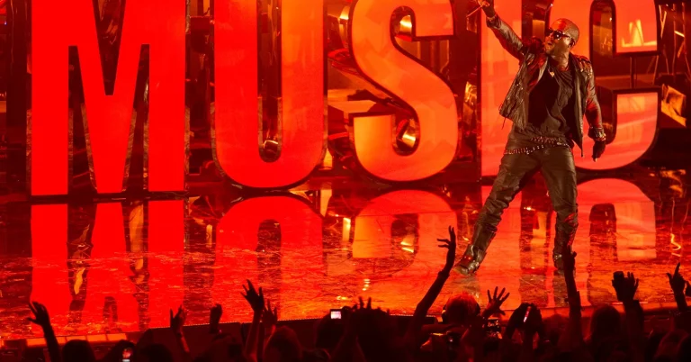 Fãs de Kanye West Exigem que Usuário “Ye” Entregue Conta no Twitter Fãs de Kanye West Exigem que Usuário “Ye” Entregue Conta no Twitter