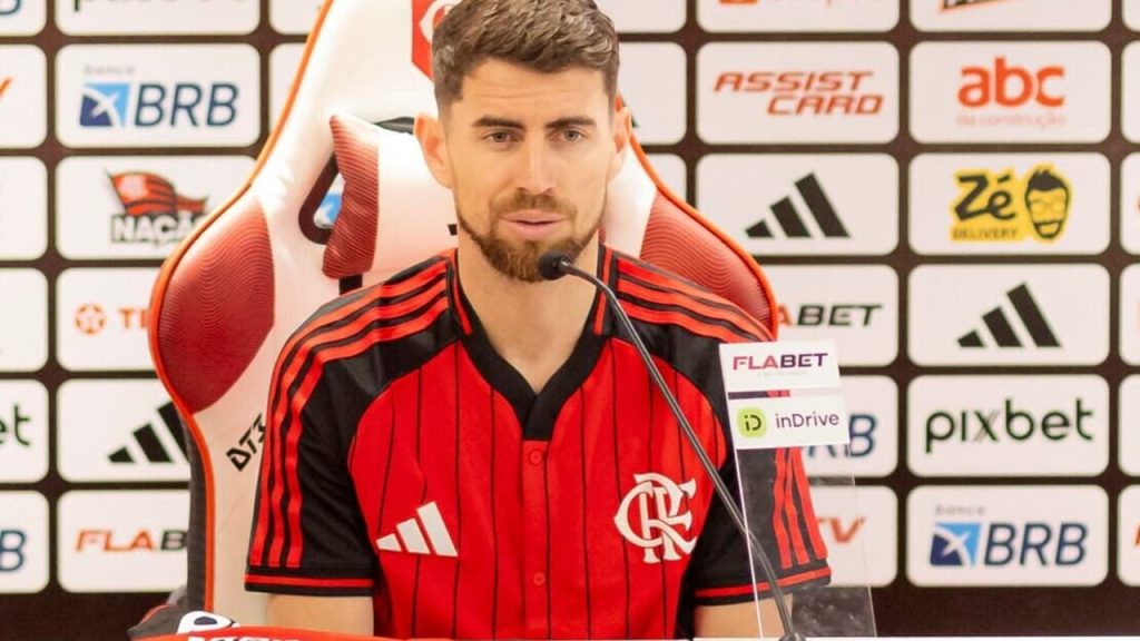 Flamengo apresenta novos uniformes e produtos para o Mundial