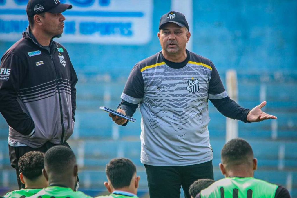 Galo apresenta novo técnico em jogo crucial na Série D e busca reabilitação