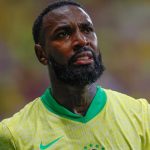 Gerson se reúne com Ancelotti antes de deixar o Flamengo