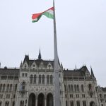Hungria proíbe símbolos LGBT em edifícios públicos