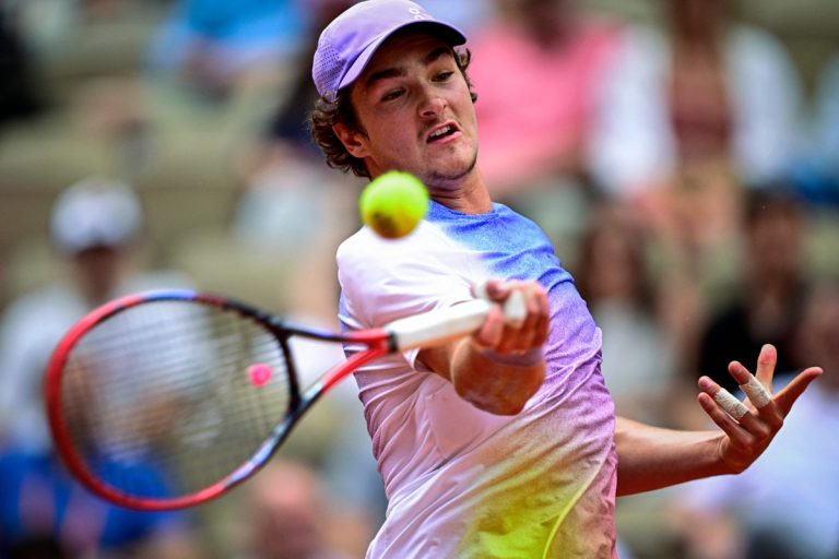 João Fonseca estreia em Wimbledon e enfrenta britânico; mesmo grupo que Alcaraz João Fonseca estreia em Wimbledon e enfrenta britânico; mesmo grupo que Alcaraz