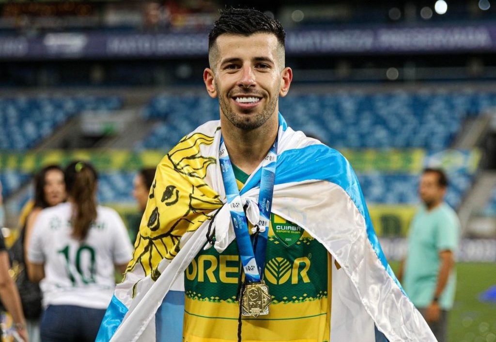 Jogador do Alianza Lima é acusado de não reconhecer filhos no Brasil