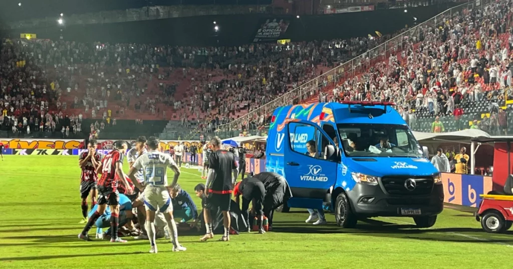 Jogador do Vitória fratura tornozelo em partida contra o Cruzeiro