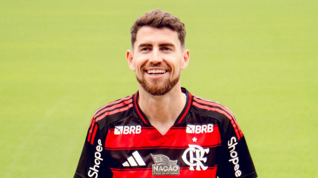 Jorginho comemora chegada ao Flamengo com vídeo de Zico