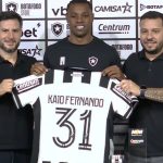 Kaio Pantaleão é apresentado pelo Botafogo: 'Prazer em vestir a camisa do Glorioso'