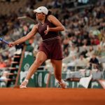 Keys critica jogo em quadra coberta e foca na temporada de grama
