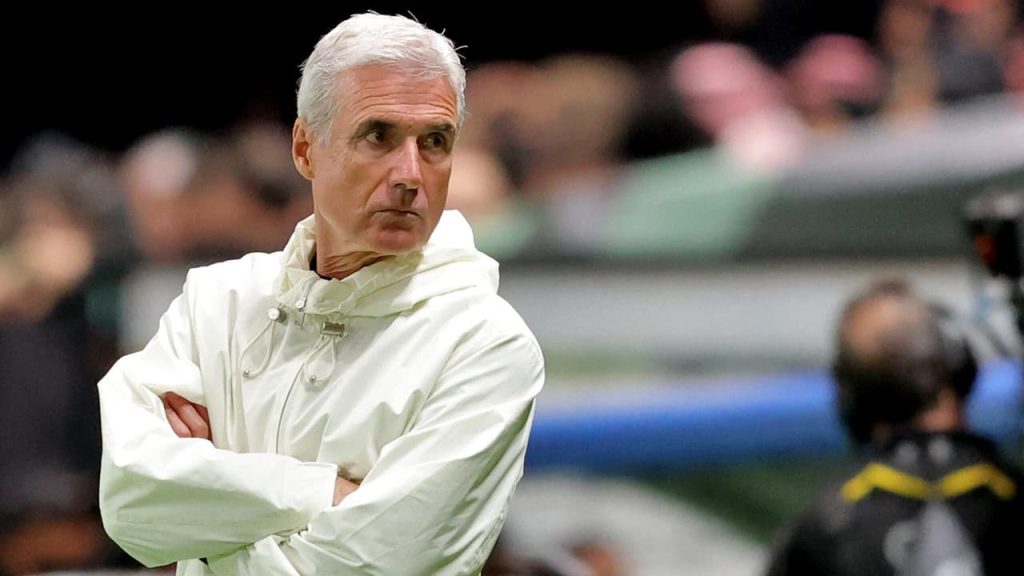 Luís Castro, ex-Botafogo, é anunciado em clube com brasileiros