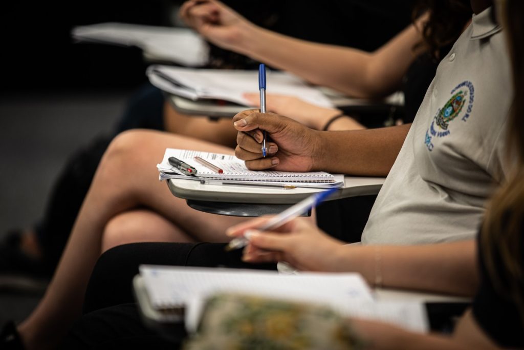 MEC considera prorrogar prazo de inscrições do Enem, que acaba hoje
