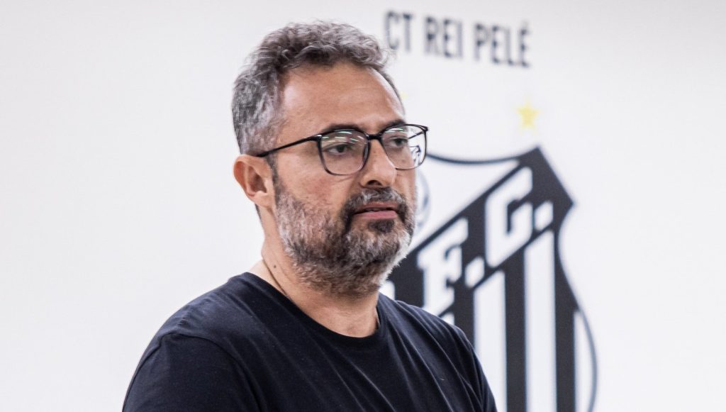 Mattos chega ao Santos e já enfrenta seu primeiro desafio como dirigente