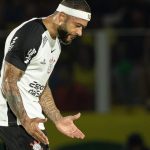 Memphis afirma que não autorizou empresário a negociar com Flamengo