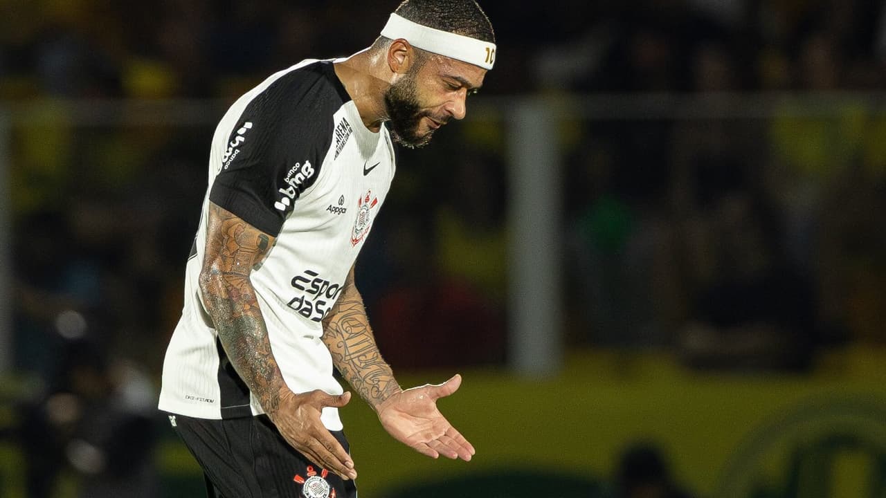 Memphis afirma que não autorizou empresário a negociar com Flamengo