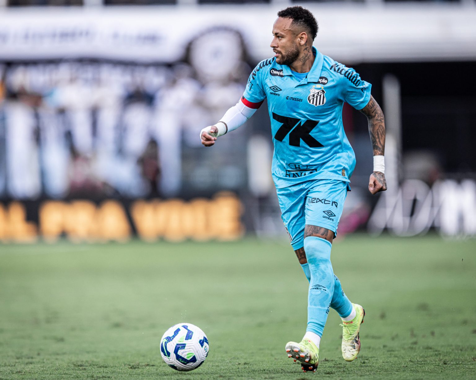 Pai de Neymar vai a Miami esta semana para ouvir propostas
