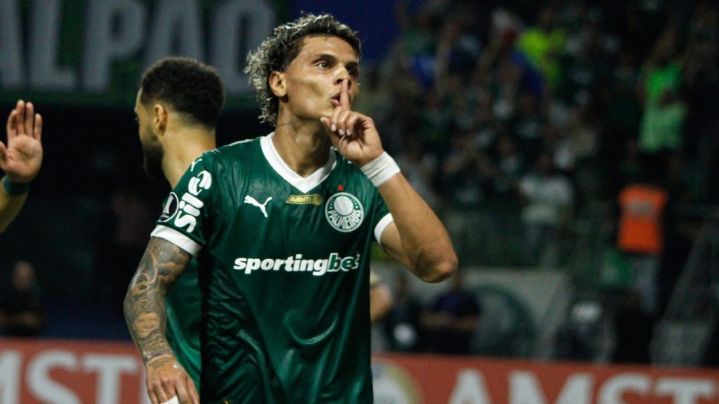 Preocupação para o Palmeiras: Richard Ríos sente dores antes do Mundial