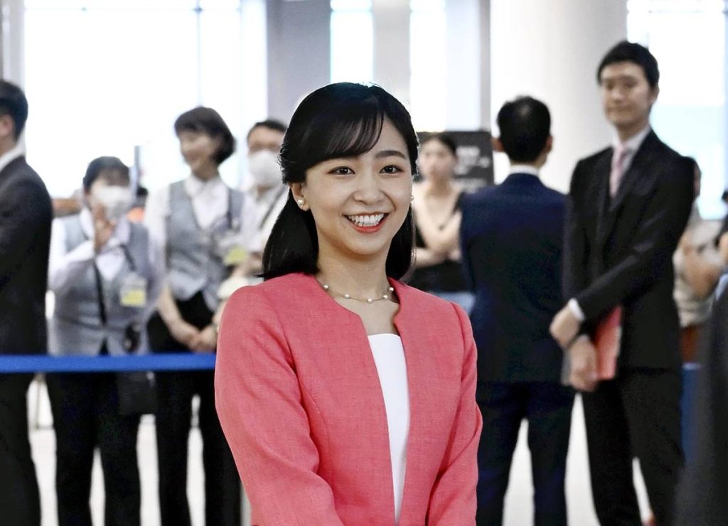 Princesa Kako parte de Narita para 1ª visita oficial ao Brasil