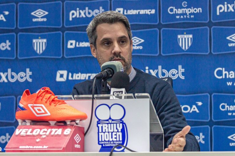 Proposta financeira e família influenciam decisão de Eduardo Freeland com o Vasco Proposta financeira e família influenciam decisão de Eduardo Freeland com o Vasco