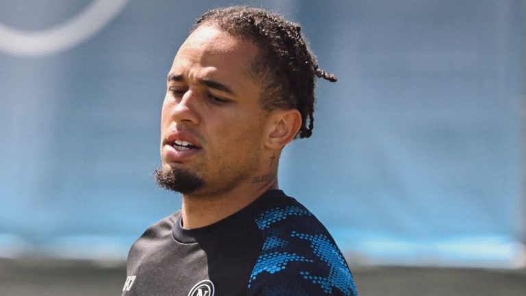 Quem é Okafor, atacante que desperta interesse do Flamengo?