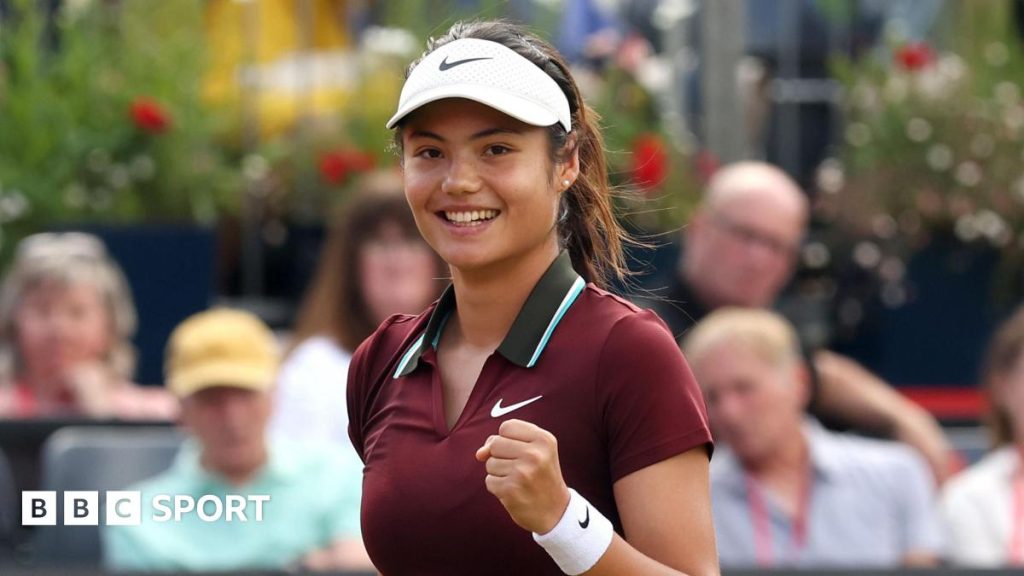 Rainha de 2025: Emma Raducanu avança para quartas como nova número um britânica