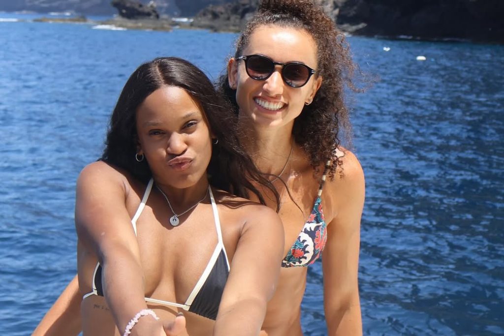 Rebeca Andrade compartilha foto com Gabi Guimarães e fãs reagem: 'Fanfic'