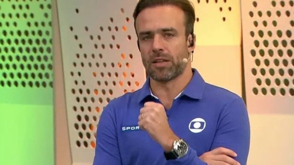 Roger Flores elogia atitude de jogador do Flamengo contra o Chelsea: 'Personalidade'