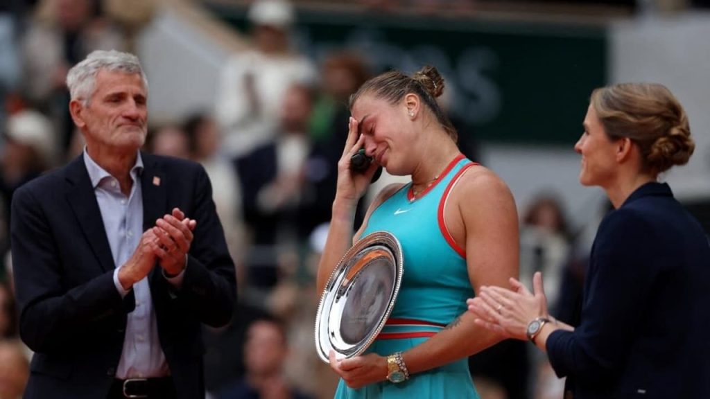 Sabalenka pede desculpas após derrota em Roland Garros: 'Estou sofrendo'