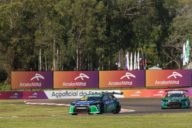 Salas faz retorno triunfante e conquista pole no Velopark