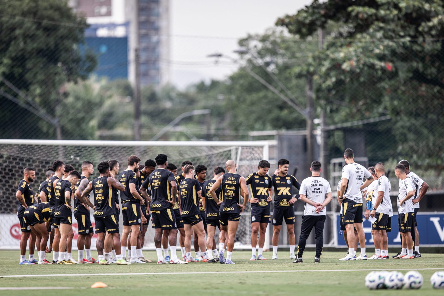 Santos faz jogo-treino com Portuguesa Santista visando o Brasileirão