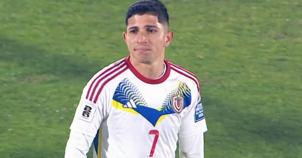 Savarino estreia no segundo tempo em derrota da Venezuela antes do Botafogo