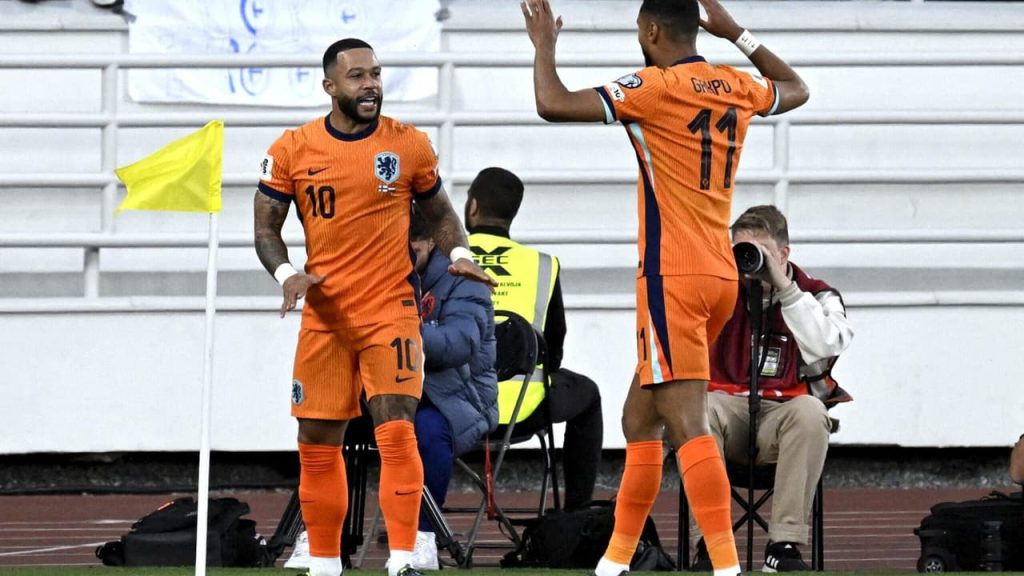 Torcedores criticam elenco do Corinthians após gol de Memphis pela Holanda
